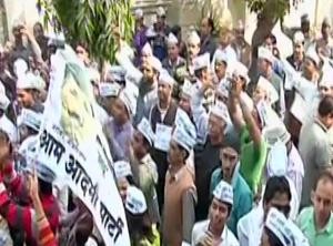 AAP Activists Protest Against BJP MLA OP Sharma who 'Abused' Lady MLA Alka Lamba 