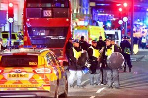 ब्रिटेन आतंकी हमले की ISIS ने ली ज़िम्मेदारी, सुरक्षाकर्मियों ने 3 संदिग्धों को किया ढेर, 6 लोगों की मौत