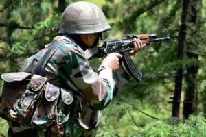 दक्षिण कश्मीर के शोपियां में आतंकी हमला, पुलिस कैंप को बनाया निशाना