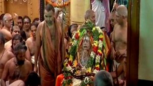 Kanchi Shankaracharya Jayendra Saraswati final rites underway: Pontiff to be interred at math.