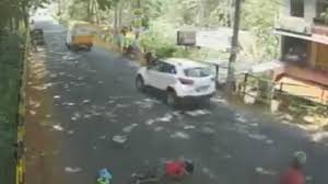 Caught on camera: Kerala woman lying on busy road, none comes to her rescue.