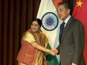 सुषमा स्वराज ने चीनी विदेश मंत्री वांग यी के साथ की मुलाकात, पुलवामा मामले पर की चर्चा