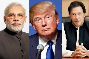 Donald Trump talks to Narendra Modi and Imran Khan, asks them to 'work towards reducing tension in Kashmir'