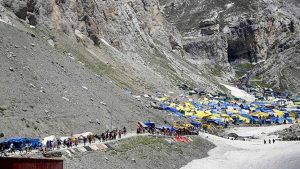 Sniper gun found on Amarnath Yatra route, J&K govt asks pilgrims to leave the state.