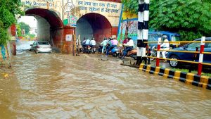 Heavy rains to lash Gujarat, Goa today; wet spell across India for next 3 days.