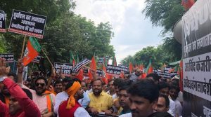 BJP protests outside Delhi CM Arvind Kejriwal's residence over his NRC remark against Manoj Tiwari.