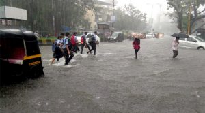 Heavy rains continue to lash Mumbai and suburbs, waterlogging across city.