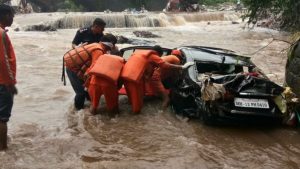 Heavy rains claim 10 lives in Pune; schools and colleges shut.