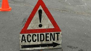 Bareilly: Over-speeding truck rams into van; 8 killed, several injured, driver flees scene.