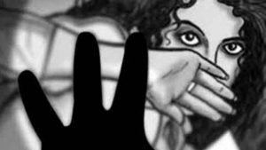 10-yr-old girl raped, strangulated; body found at Mumbai's Vidyavihar railway station tracks.