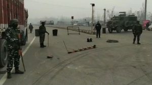 IED detected on Srinagar-Jammu highway, traffic halted briefly.