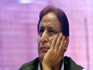 Samajwadi Party MP Azam Khan surrenders with wife and son, sent to jail; Demolition of Jauhar University's boundary wall stayed