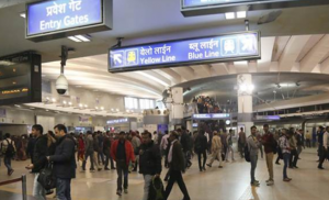 दिल्ली राजीव चौक मेट्रो स्टेशन पर युवकों ने देश के गद्दारों को गोली मारने का नारा लगाया, 6 हिरासत में