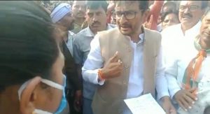 SDM को कांग्रेस MLA ने दी सरेआम धमकी, कहा-''यदि आप महिला नहीं होती तो कॉलर पकड़ कर ज्ञापन देता''