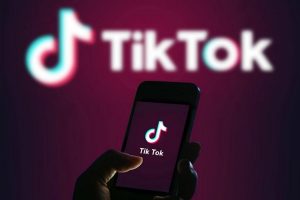 भारत में Ban होने के बावजूद TikTok बनी नंबर वन ऐप, जानें कितने बढ़े यूजर्स