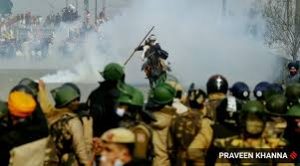 Farmers Protest: किसानों की हिंसा में 300 से ज्यादा पुलिसकर्मी घायल, सुप्रीम कोर्ट में याचिका दाखिल