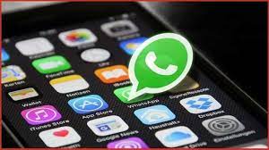 क्या सरकार चेक कर रही है WhatsApp मैसेज और कॉल, जानें 3 Red Ticks का मतलब