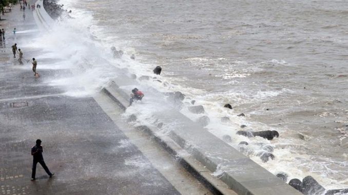 Mumbai Monsoon Alert: मुंबई में हाई टाइड को लेकर चेतावनी जारी, समुद्र में उठेंगी 4.26 मीटर की लहरें