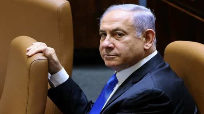 सत्ता से बेदखल हुए Benjamin Netanyahu नहीं छोड़ पा रहे कुर्सी का मोह, संसद में विपक्ष के बजाये PM की Chair पर बैठे