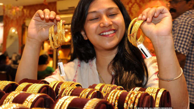 Gold Price Today, 07 June 2021: सोना हो गया सस्ता, 49,000 रुपये के नीचे फिसले रेट, चांदी भी टूटी