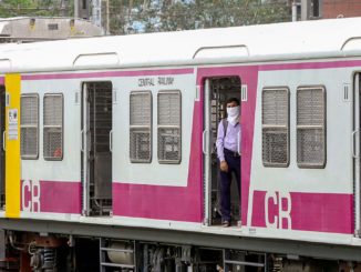 Mumbai Local Train News: वैक्‍सीन की खुराक ले चुके लोगों के लिए अच्‍छी खबर, जल्‍द मिल सकती है मुंबई लोकल में यात्रा की अनुमति