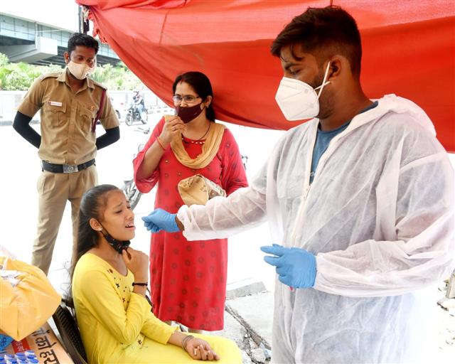 India records 40,120 new COVID-19 cases, 585 deaths in 24 hours