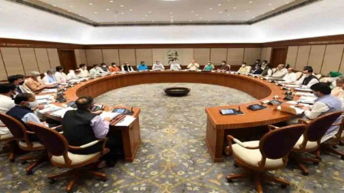 Cabinet Meeting: पीएम मोदी की अध्यक्षता में केंद्रीय कैबिनेट की बैठक, टैक्सटाइल क्षेत्र के लिए PLI स्कीम को मंजूरी