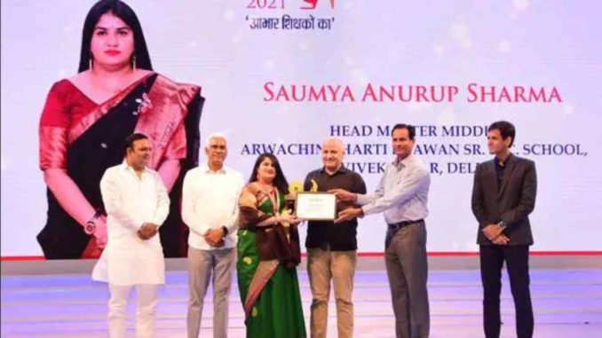 17 professors facilitated by Manish Sisodia under Award for College Lecturers scheme