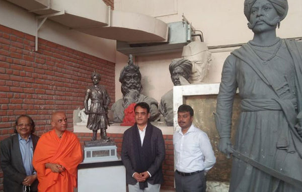 Karnataka News: केंपे गौड़ा की 108 फीट ऊंची मूर्ति का काम जारी, लगाई जाएगी 4 हजार किलो की तलवार