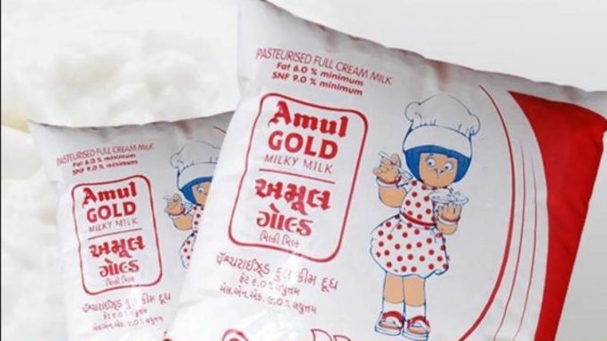 Amul Milk: अमूल दूध दो रुपये प्रति लीटर महंगा, नई दरें कल से लागू