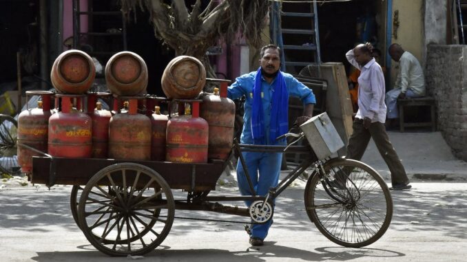 'Ab Kaise Banenge Holi Ke Pakwaan': Congress Chief Attacks Modi Govt After LPG Cylinder Price Hike