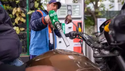 Big Update On Fuel Prices! Oil Companies May Cut Petrol, Diesel Prices By Rs 4-5/Litre From August --Here's Why