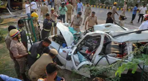 Lucknow Woman, Her Daughter Killed After A Billboard Falls On Their Car
