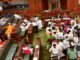 Bihar Assembly: विधानसभा में तेजस्वी के इस्तीफे की मांग पर हंगामा, वेल में पहुंचे भाजपा नेता; रुकी कार्यवाही