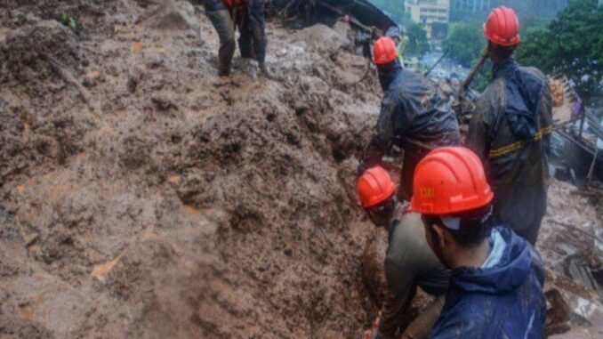 Raigad Landslide: महाराष्ट्र के रायगढ़ में भूस्खलन की चपेट में आया गांव, पांच की मौत; मुआवजे का एलान