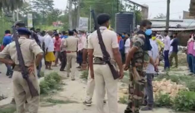 Bihar News: पूर्वी चंपारण में पुलिस टीम पर हमला, पत्थरबाजी में SI सहित चार पुलिसकर्मी घायल; 16 लोग गिरफ्तार