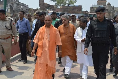 CM Yogi in Ayodhya: मुख्यमंत्री योगी ने रामलला के दरबार में लगाई हाजिरी, मंदिर निर्माण की प्रगति देखी