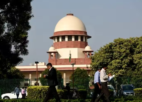 SC: दुष्कर्म पीड़िता की गर्भ गिराने की मांग वाली याचिका पर सुप्रीम कोर्ट ने की गुजरात HC की निंदा, जानें मामला