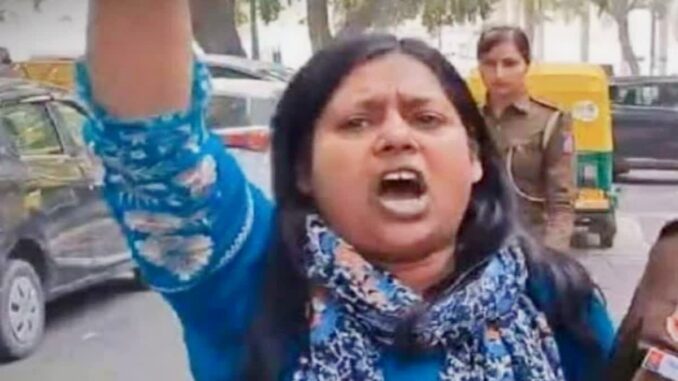 Parliament breach: दिल्ली हाईकोर्ट से आरोपी नीलम को झटका, पुलिस रिमांड पर तत्काल सुनवाई से किया इनकार