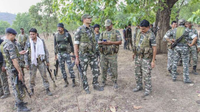 Chhattisgarh: बीजापुर में सुरक्षाकर्मियों से मुठभेड़, अब तक नौ नक्सली ढेर; हथियारों का जखीरा बरामद