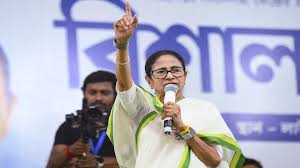घर में जो भी चीज मिले... ममता बनर्जी ने बंगाल की महिलाओं से क्या कह दिया, चुनाव आयोग ने रिपोर्ट मंगा ली