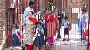 माता-पिता के लिए गुड न्यूज! प्राइवेट स्कूलों की मनमानी बंद, अब कहीं से भी खरीद सकते हैं किताबें और यूनिफॉर्म