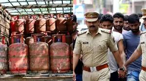 दिल्ली में पुलिस की बड़ी कार्रवाई, अवैध सिलेंडर जमाखोरी और रिफिलिंग करते धरे गए 3 आरोपी, टेम्पो भी जब्त