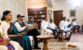 विपक्ष पस्त, NDA मस्त! TMC के 20 बागी सांसदों के समर्थन से संसद में क्या बदल जाएगा?
