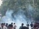 संसद भवन के पास प्रदर्शनकारियों का बवाल, सुरक्षाबलों ने मेन गेट किया बंद, पुलिस ने दागे आंसू गैस के गोले