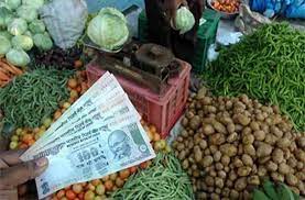 Inflation: आम आदमी पर पड़ी महंगाई की मार, आसमान छू रहे इन जरूरी चीजों के दाम