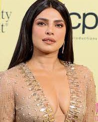 Priyanka Chopra ने अपने नाम किया एक और रिकॉर्ड, बॉलीवुड में छोड़ा सबको पीछे