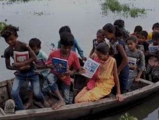 Positive Story: Amid Bihar floods, Katihar teachers hold classes on boats for students; see here