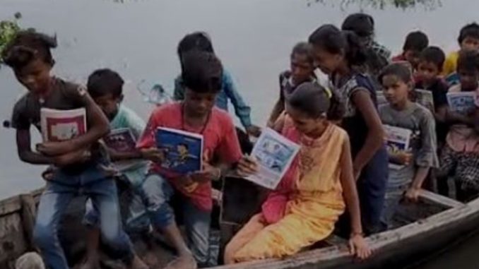 Positive Story: Amid Bihar floods, Katihar teachers hold classes on boats for students; see here