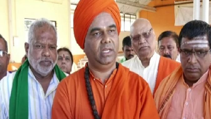 Rampant corruption in Karnataka, state govt takes 30% cut from grants for mutts, alleges top Lingayat seer